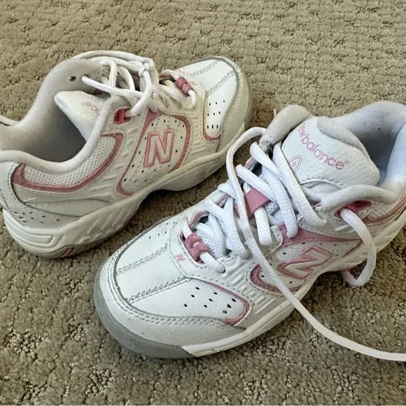 New Balance Girls Tennis Shoes.White&Pink- size 13 1/2 kids- non-marking sole. - Picture 3 of 8